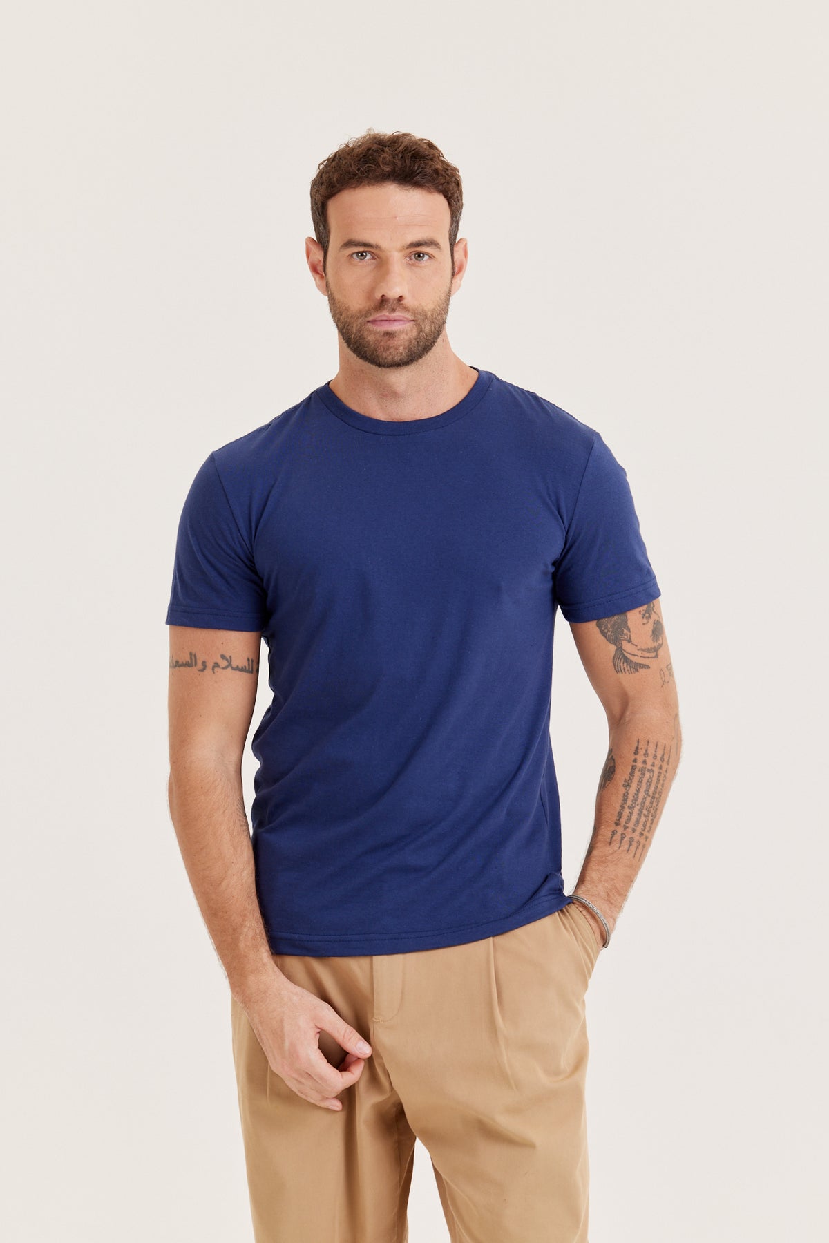Camiseta Básica - Azul-Marinho